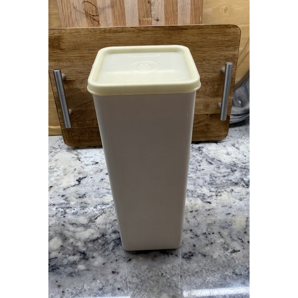 Vintage Tupperware Cracker Keeper 1696-6 Container 9 1/2" Tall Square With Lid